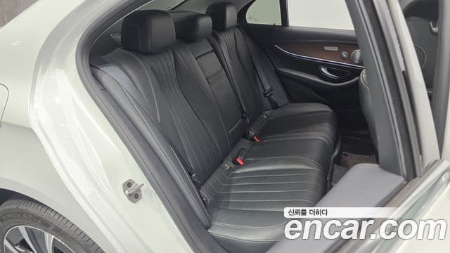 Mercedes-Benz E-Class 2020 — Фото 11/20
