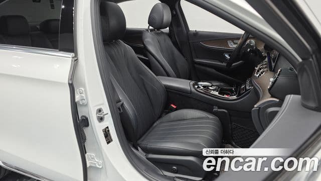 Mercedes-Benz E-Class 2020 — Фото 12/20