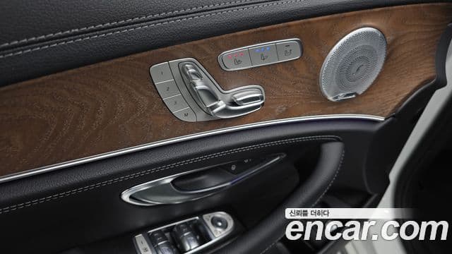 Mercedes-Benz E-Class 2020 — Фото 14/20