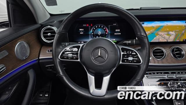Mercedes-Benz E-Class 2020 — Фото 15/20