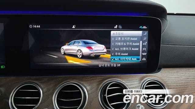Mercedes-Benz E-Class 2020 — Фото 17/20