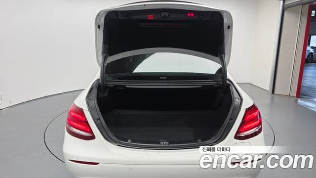 Mercedes-Benz E-Class 2020 — Фото 20/20