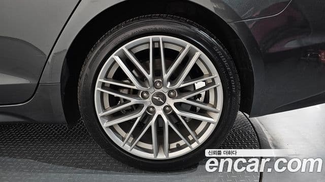 Genesis G70 2019 — Photo 28/37