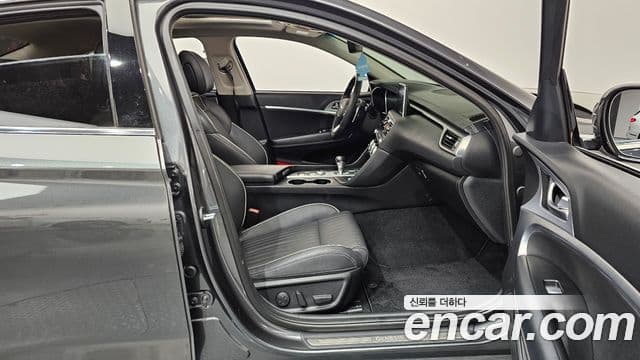 Genesis G70 2019 — Photo 15/37
