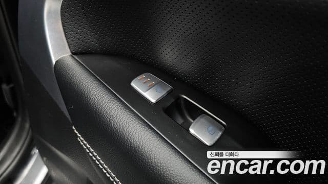 Genesis G70 2019 — Photo 23/37