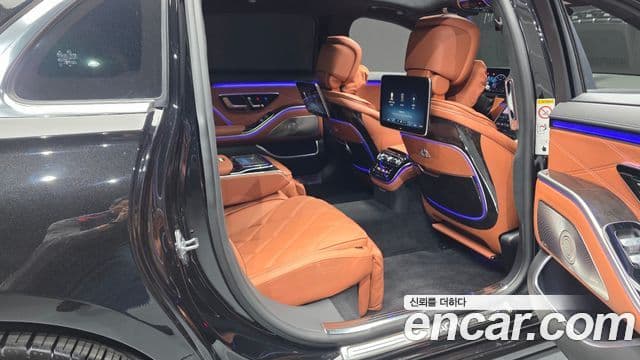 Mercedes-Benz S-Class 2022 — Photo 21/35