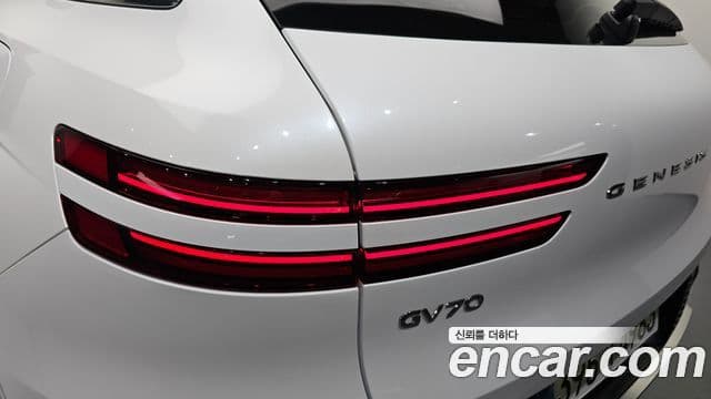 Genesis GV70 2023 — Şəkil 11/30