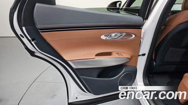 Genesis GV70 2023 — Şəkil 25/30