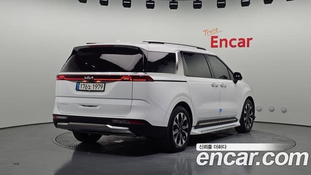 Kia Carnival 2022 — ფოტო 2/20