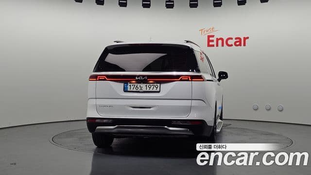 Kia Carnival 2022 — ფოტო 4/20