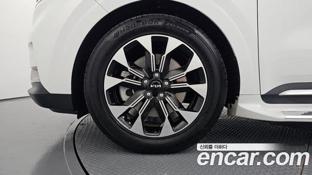 Kia Carnival 2022 — ფოტო 5/20