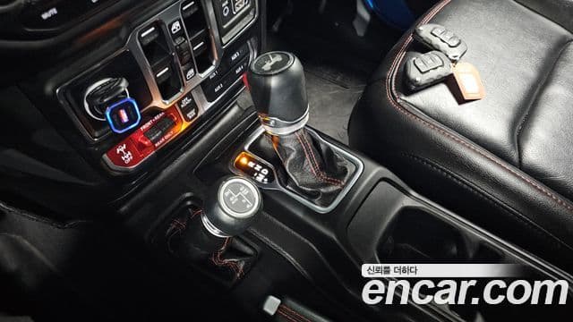 Jeep Wrangler 2023 — ფოტო 9/20