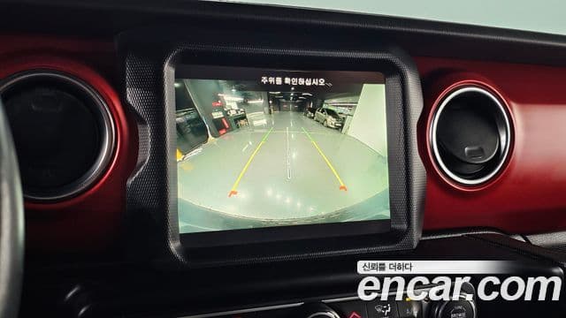 Jeep Wrangler 2023 — ფოტო 14/20
