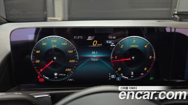 Mercedes-Benz GLB-Class 2021 — Şəkil 8/20