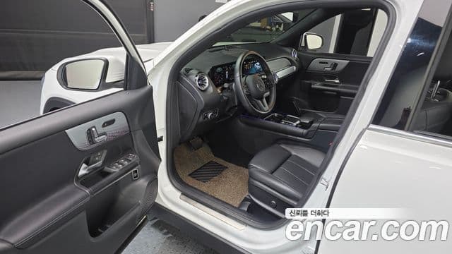 Mercedes-Benz GLB-Class 2021 — Şəkil 10/20
