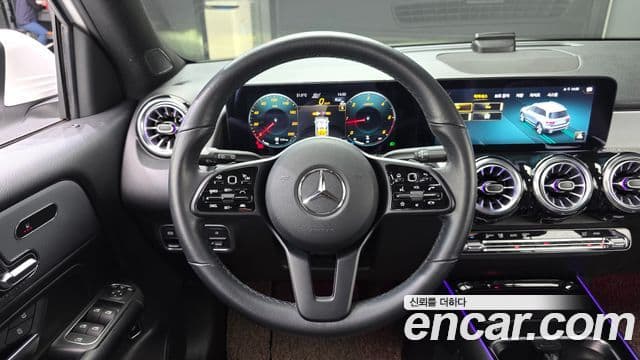 Mercedes-Benz GLB-Class 2021 — Şəkil 13/20