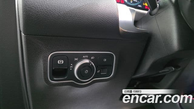 Mercedes-Benz GLB-Class 2021 — Şəkil 15/20