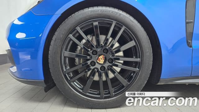 Porsche Panamera 2018 — Фото 4/20