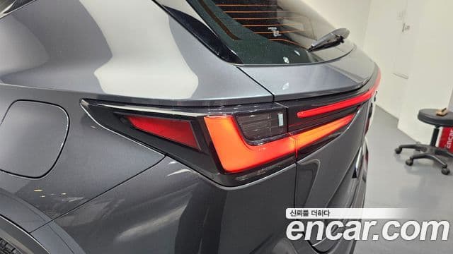 Lexus NX350h 2025 — Photo 2/37
