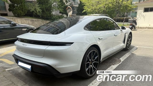 Porsche Taycan 2025 — Şəkil 13/20