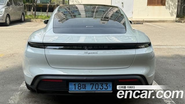 Porsche Taycan 2025 — Şəkil 11/20