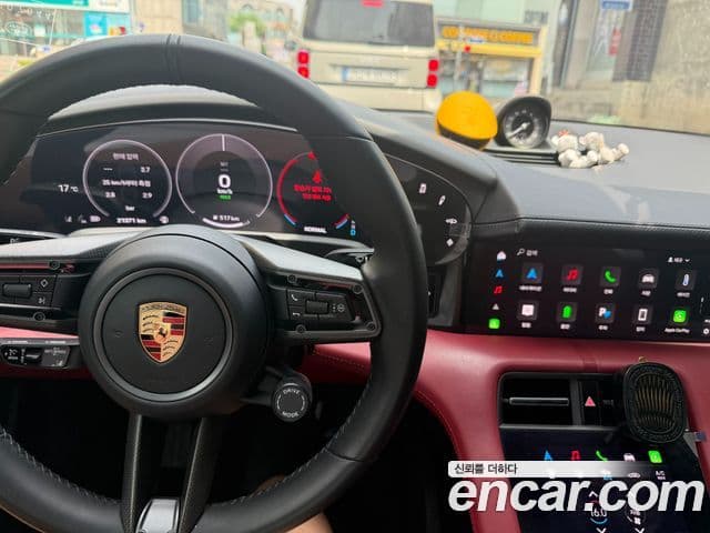 Porsche Taycan 2025 — Şəkil 18/20