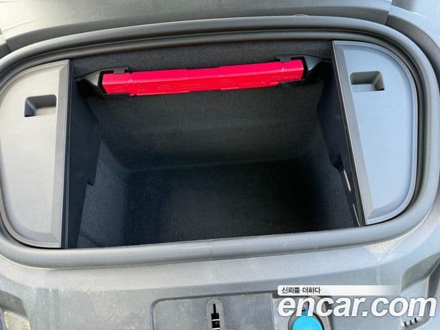 Porsche Taycan 2025 — Şəkil 8/20