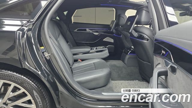 Audi A8 2021 — Şəkil 12/20
