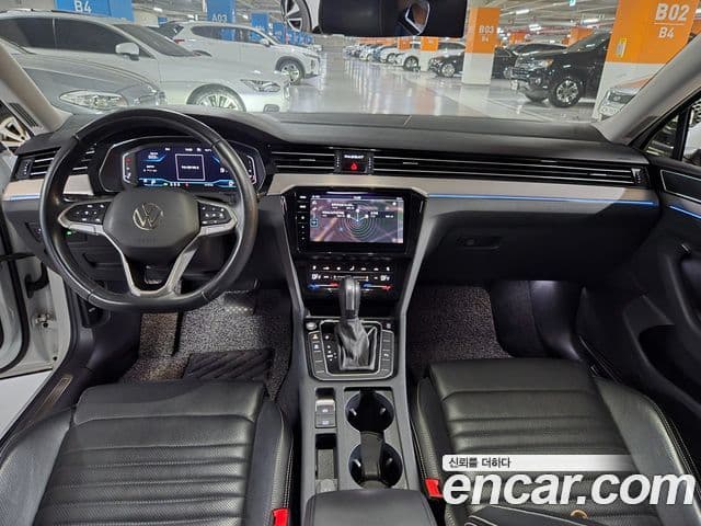 Volkswagen Passat GT 2022 — ფოტო 11/14