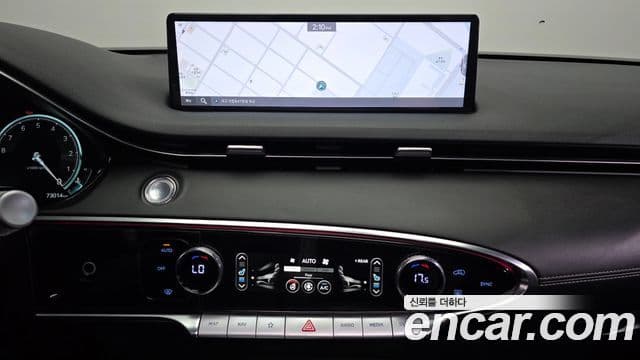 Genesis GV70 2021 — ფოტო 14/20