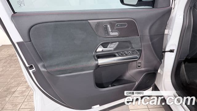 Mercedes-Benz GLA-Class 2023 — Şəkil 14/20