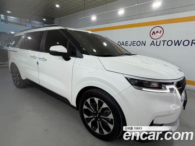 Kia Carnival 2021 — ფოტო 1/15