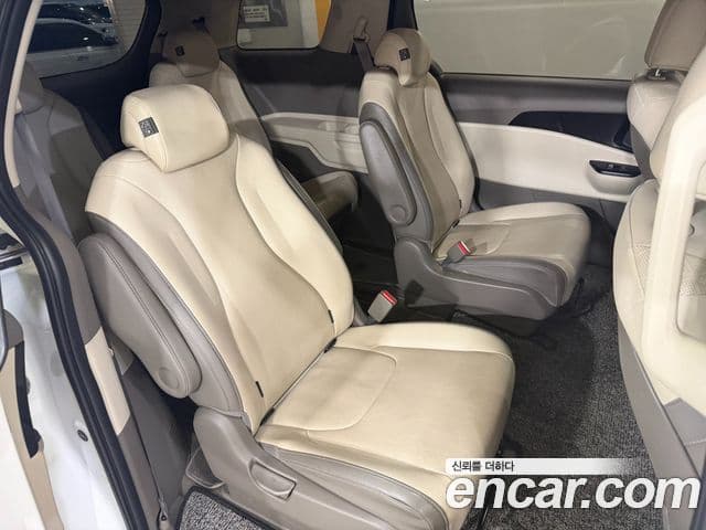 Kia Carnival 2021 — ფოტო 7/15