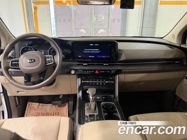 Kia Carnival 2021 — ფოტო 8/15
