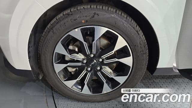 Kia Carnival 2021 — ფოტო 19/20