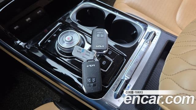 Kia Carnival 2021 — ფოტო 2/20