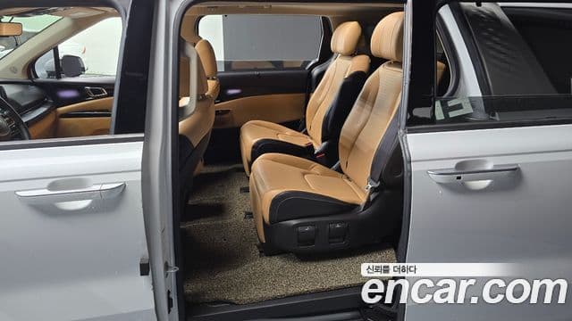 Kia Carnival 2021 — ფოტო 3/20