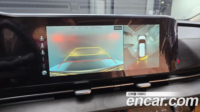 Kia Carnival 2021 — ფოტო 16/20