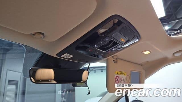 Kia Carnival 2021 — ფოტო 17/20