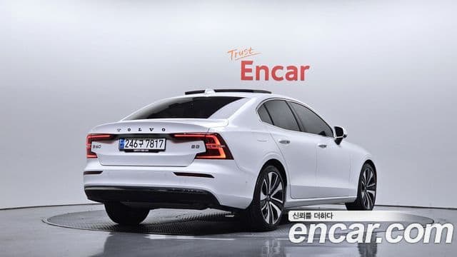 Volvo S60 2023 — Şəkil 2/20