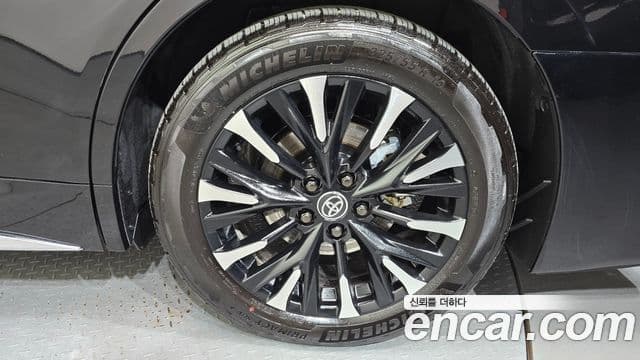Toyota Alphard 2024 — Photo 28/38
