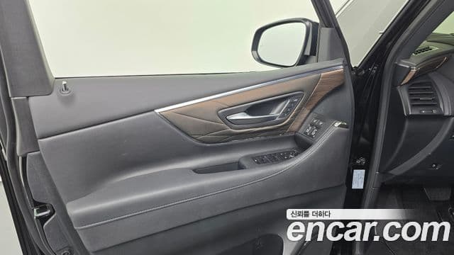 Toyota Alphard 2024 — Photo 10/38