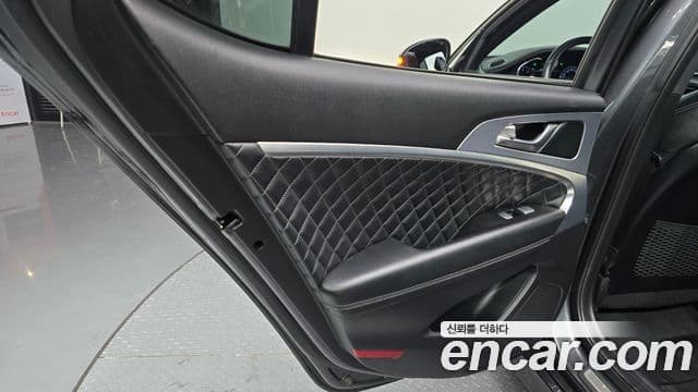 Genesis G70 2019 — Photo 13/34