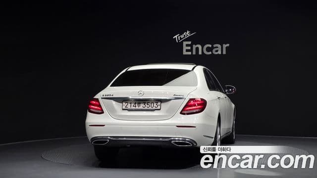 Mercedes-Benz E-Class 2019 — ფოტო 4/20