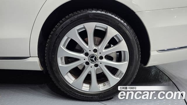 Mercedes-Benz E-Class 2019 — ფოტო 5/20