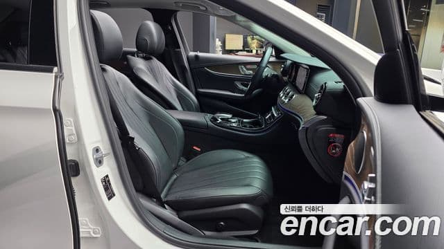 Mercedes-Benz E-Class 2019 — ფოტო 11/20