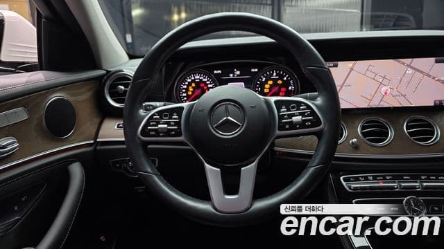 Mercedes-Benz E-Class 2019 — ფოტო 13/20
