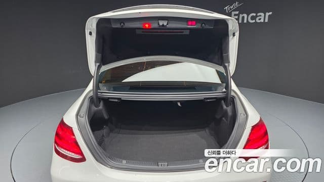 Mercedes-Benz E-Class 2019 — ფოტო 20/20