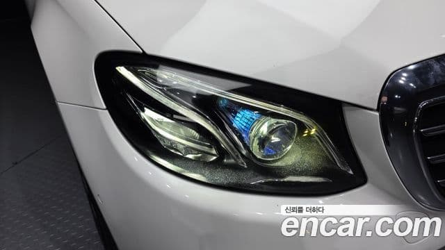 Mercedes-Benz E-Class 2019 — Şəkil 25/30