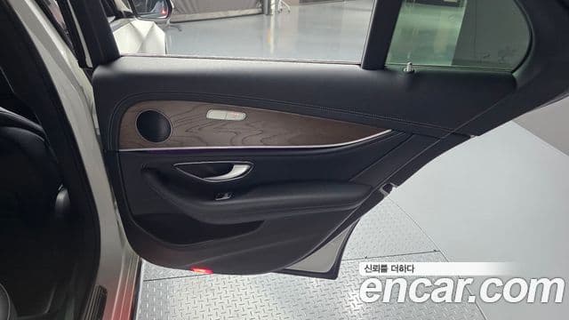 Mercedes-Benz E-Class 2019 — Şəkil 30/30